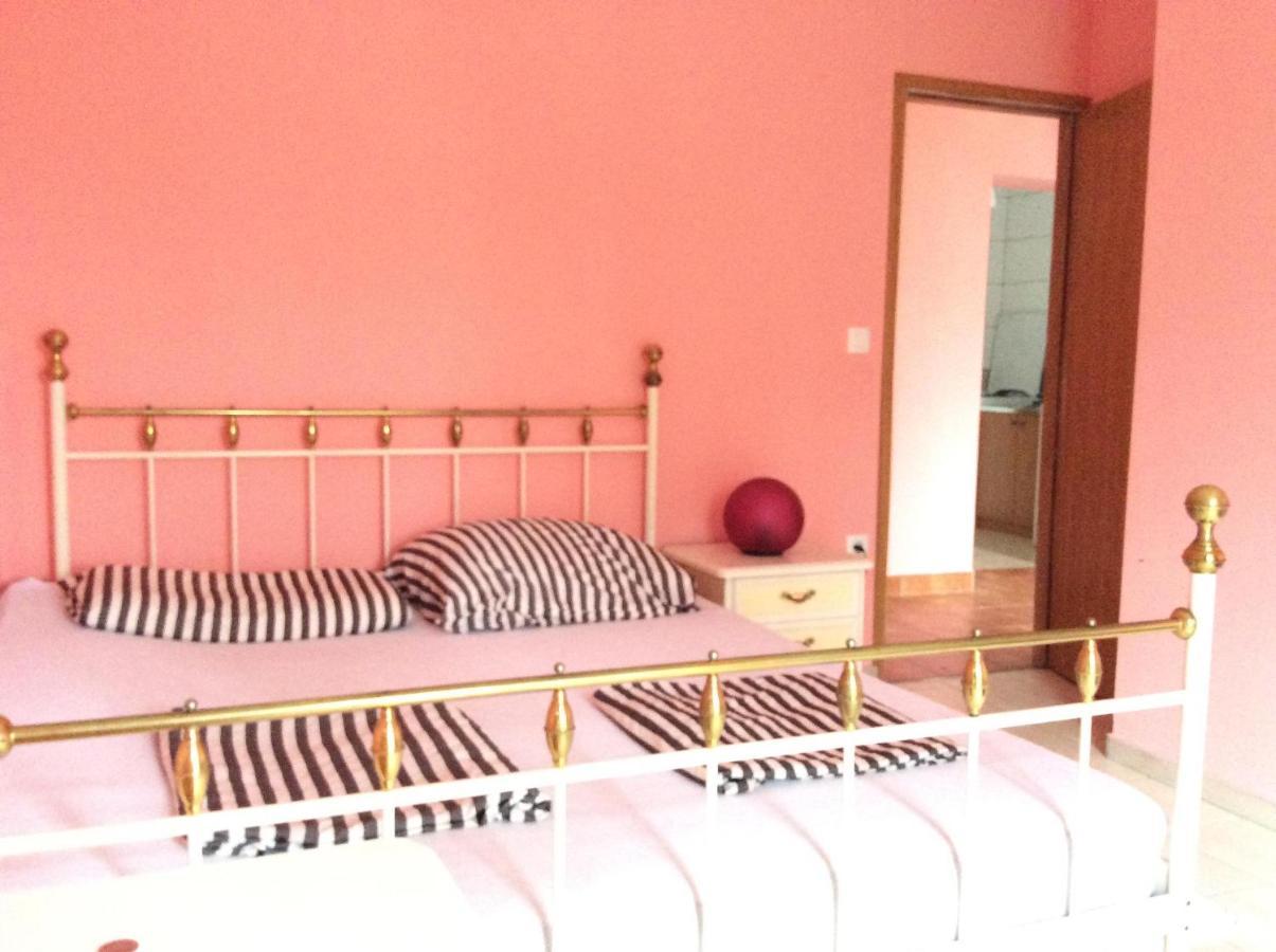 Yellow House Experience Aparthotel Pag Island Eksteriør bilde